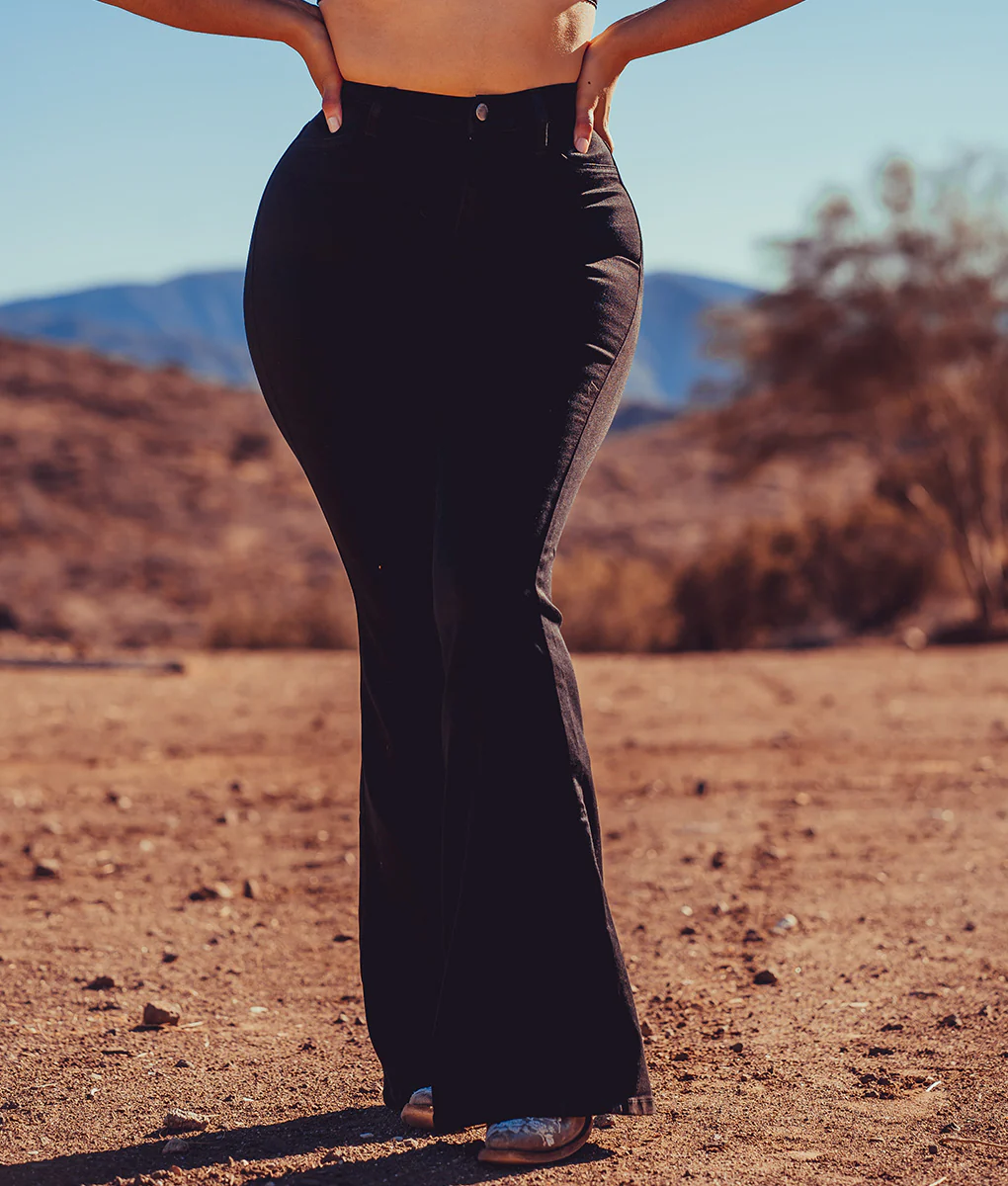 Baila Conmigo Bell Bottom Jeans - Image 4